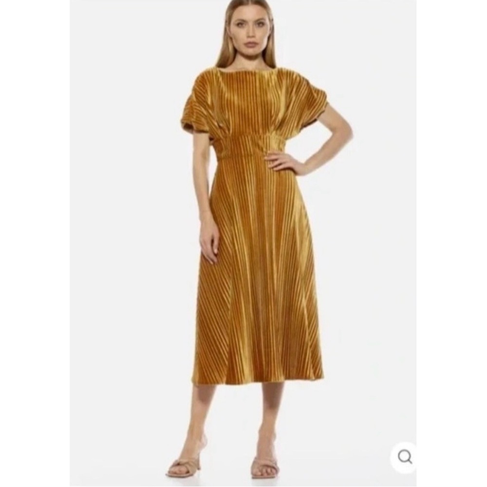 NWT Alexia Admor Veronica Gold Formal Pleated Midi Dress